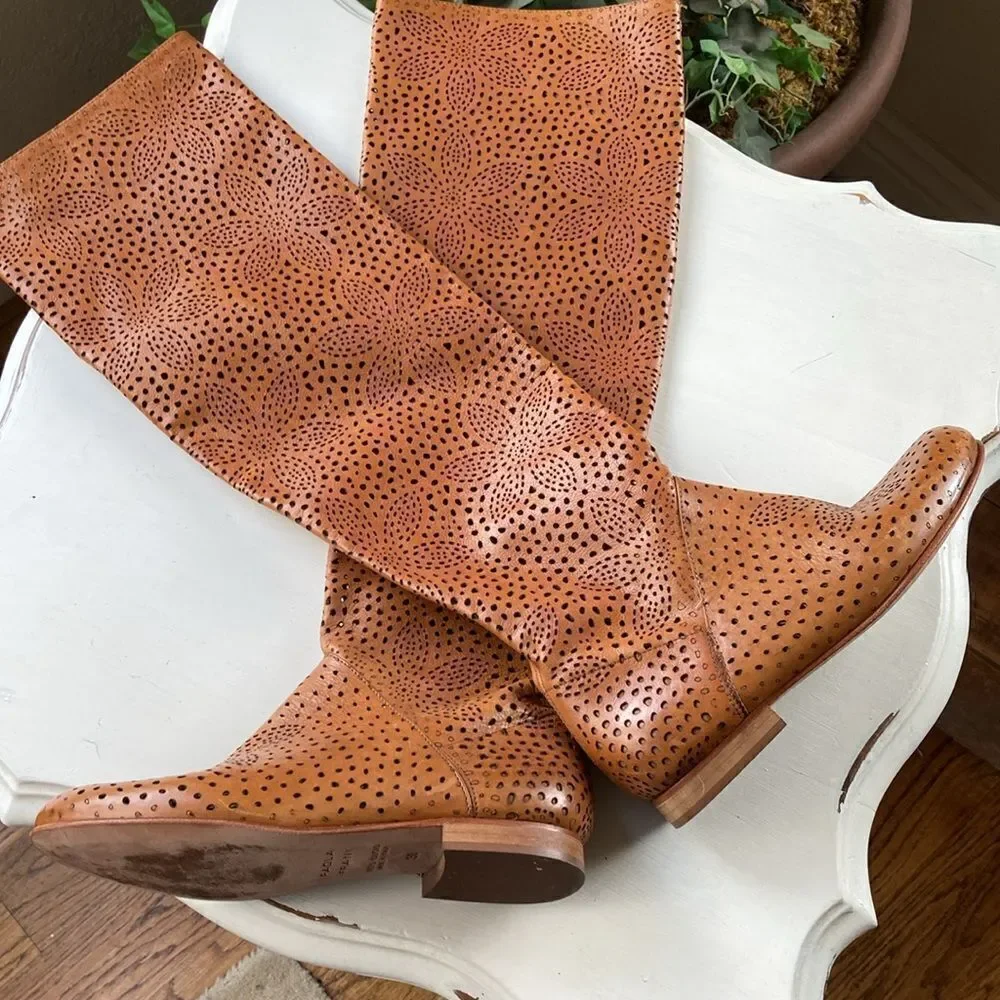 PAOLA FRANI Perforated Tall Leather Boots Made in Italy Size 6 EUC